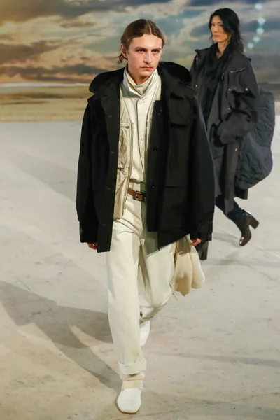 Look 18